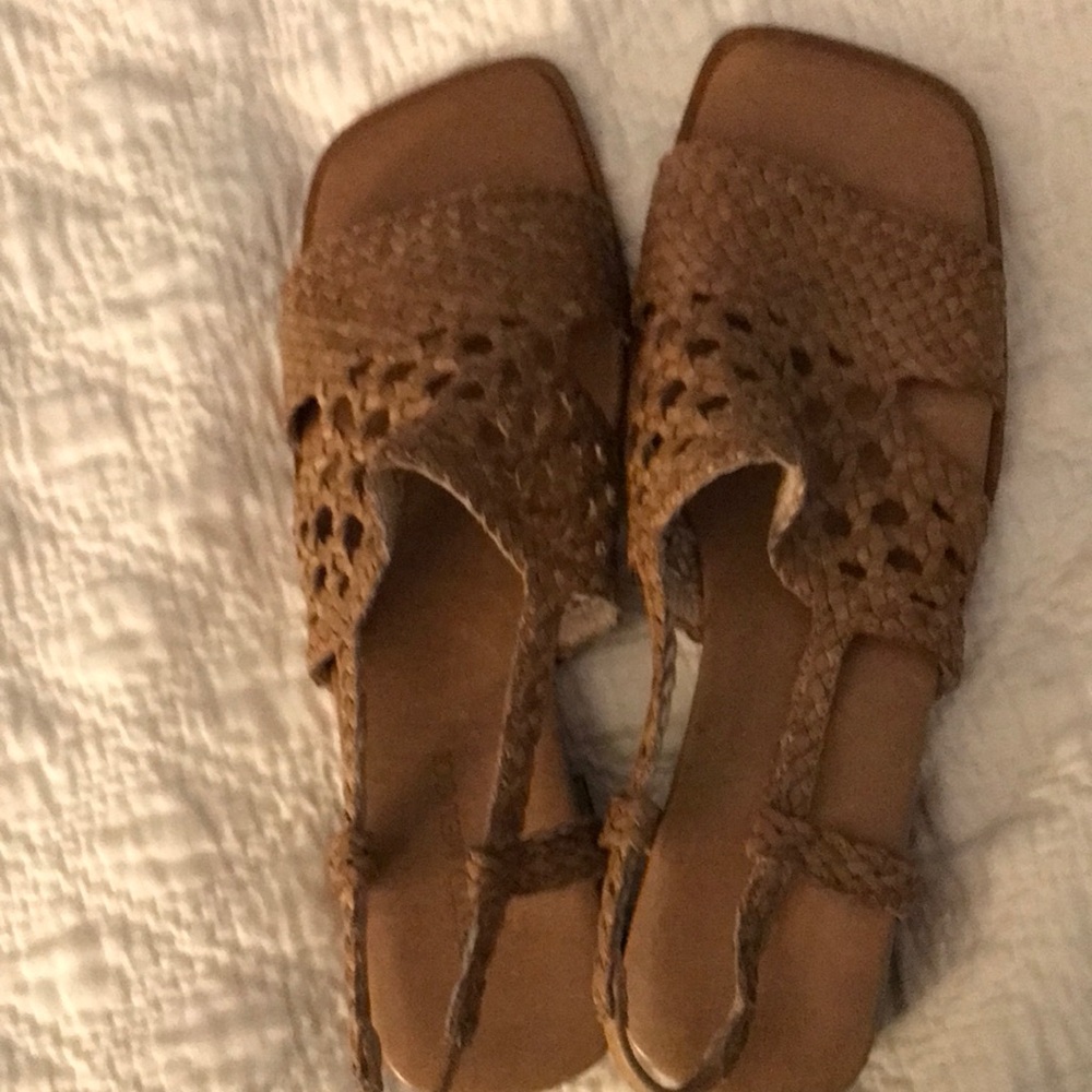 Women's Brown Woven Sandals Sesto Meucci leather sandals New. 7.5 C